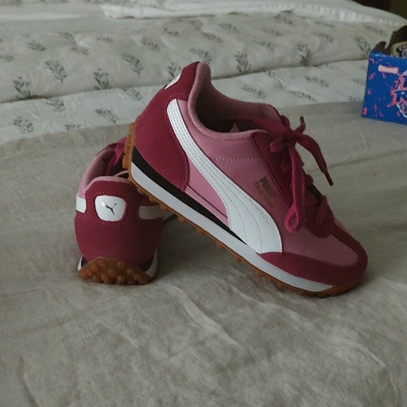 Puma Easy  Rider Kid's Fuchsia and White Athletic Shoes - Picture 1 of 11